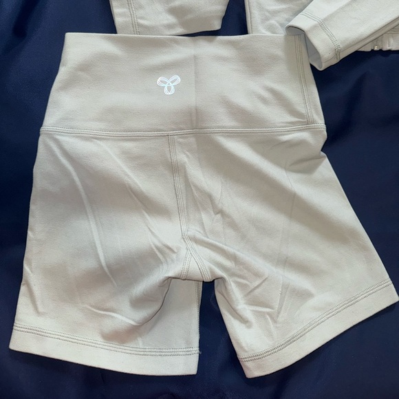 TNA butter  shorts and zip up set - light green - Picture 3 of 7